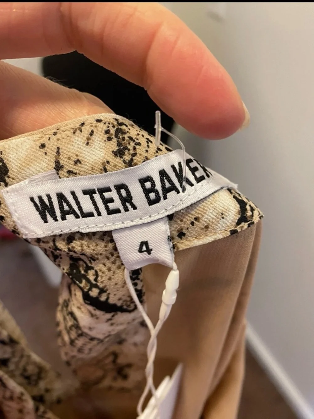 Walter Baker Dusty Python Treyton Dress Faux Wrap Puff Sleeve Tan 4 NEW $228 - Picture 6 of 7